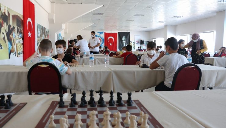 Satranç turnuvasında ödüller sahiplerini buldu