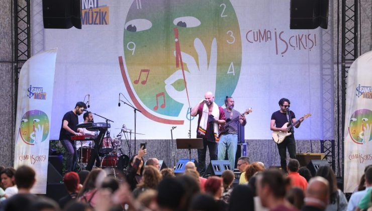 Sattas, ‘Cuma İş Çıkışı’ açık hava konserinde sahne aldı