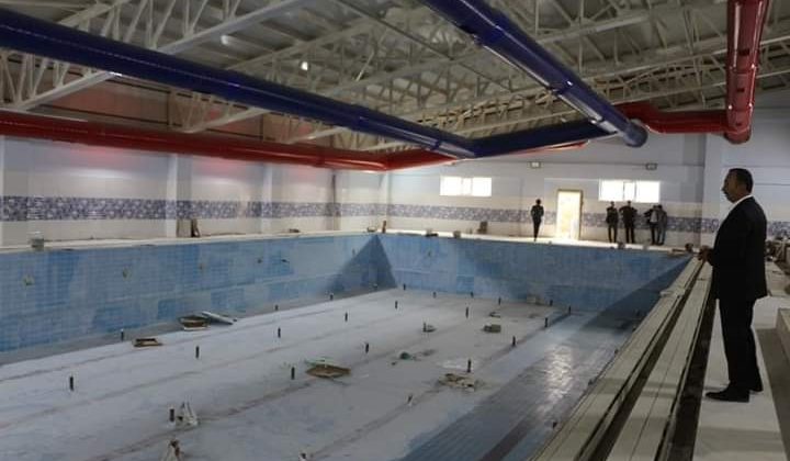 Şemdinli’deki yarı olimpik yüzme havuzu bitme aşmasına geldi