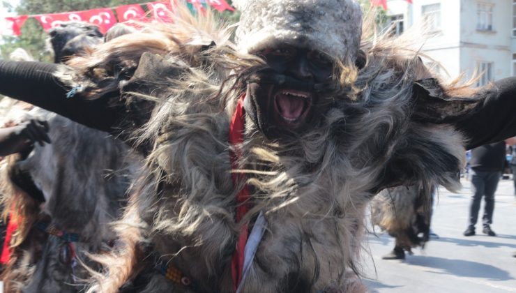 Senede bir gün gelip korkutup gidiyorlar