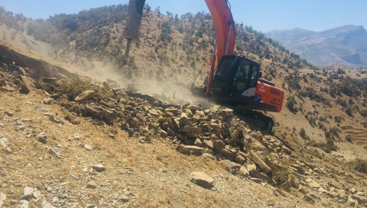 Şenoba belediyesinde 3 yerde yol yapımı