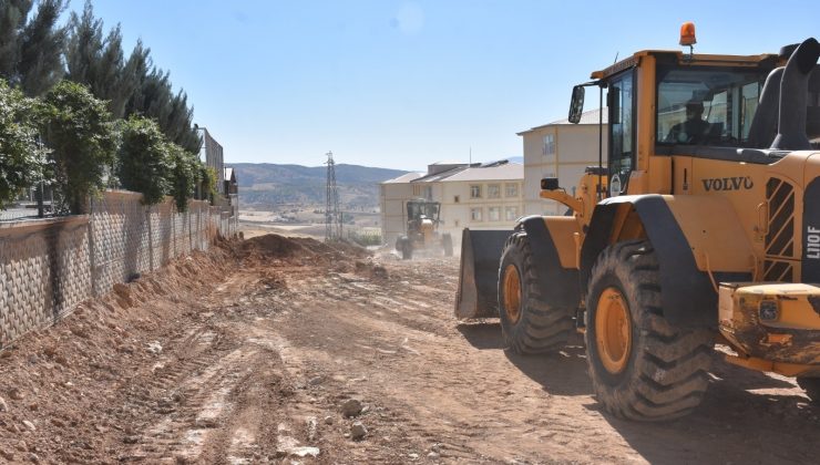 Siirt kent merkezinde yol genişletme ve kavşak çalışmaları devam ediyor