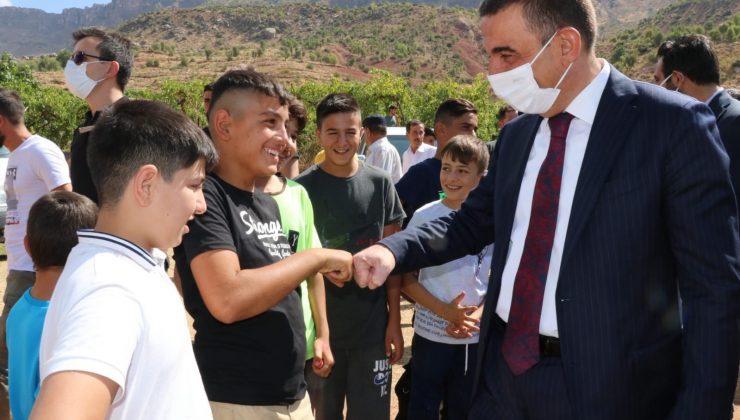 Siirt Valisi Hacıbektaşoğlu köy şenliğine katıldı