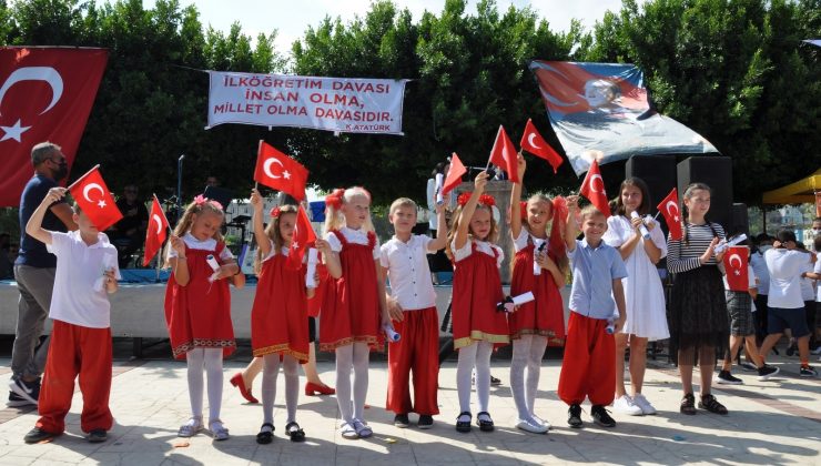 Silifke’de İlköğretim Haftası şölen havasında kutlandı