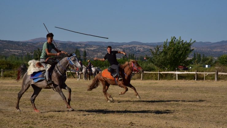 Sındırgı’da cirit yarışları nefes kesti