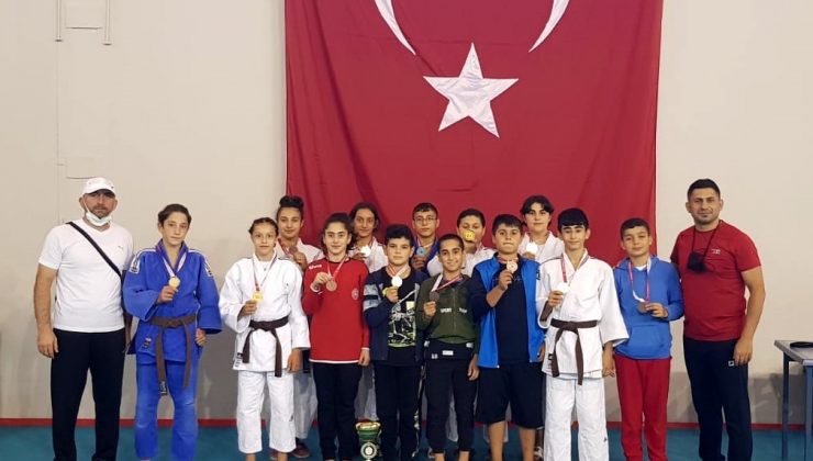 Sivaslı Judocular turnuvadan 11 madalya ile döndü