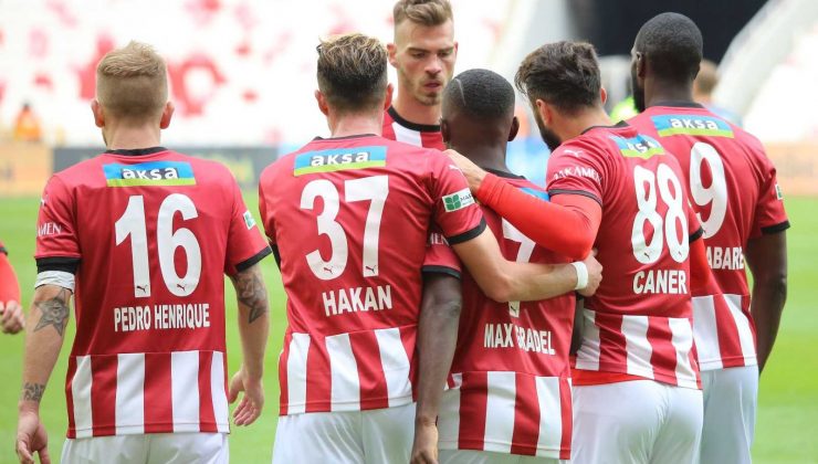 Sivasspor evinde ilk kez kazandı