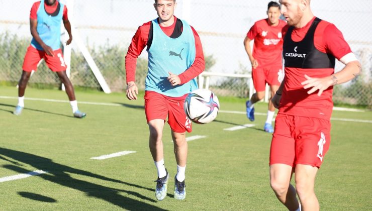 Sivasspor, Fenerbahçe maçı hazırlıklarına çift idmanla devam etti