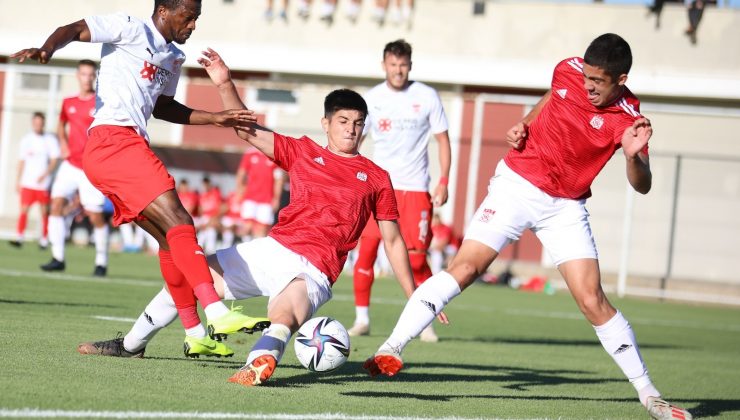 Sivasspor hazırlık maçında U19 takımını 4-0 yendi