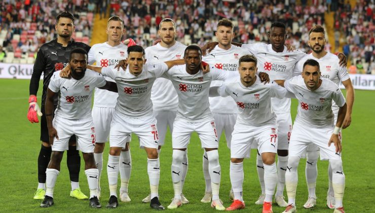 Sivasspor’da 11 futbolcu geldi, 8 gitti
