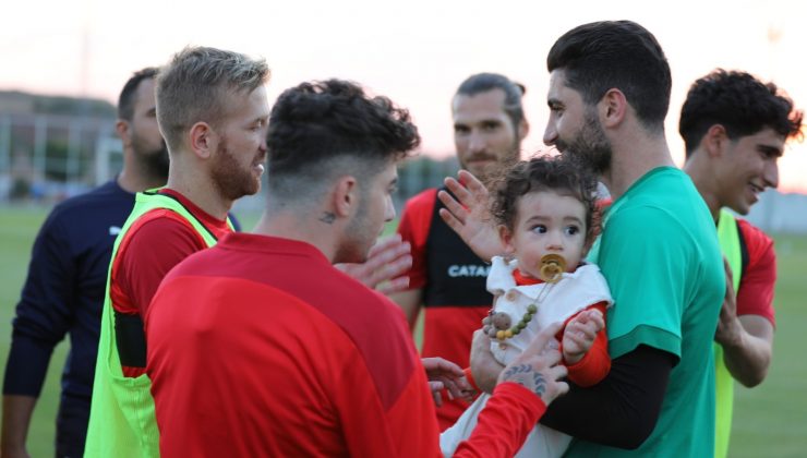 Sivasspor’un kalecisi Muammer’e sürpriz doğum günü kutlaması