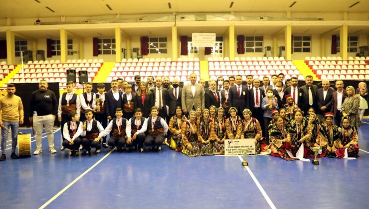 Sivas’ta halk oyunları şöleni