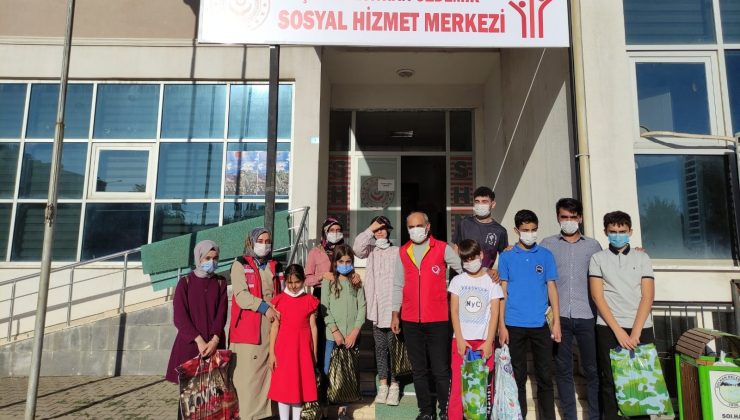 Solhan’da öğrencilere kırtasiye malzemesi desteği