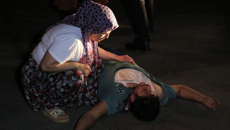 Sopayla dövdükleri kişiyi defalarca bıçaklayıp arabasının lastiklerini patlatıp kaçtılar