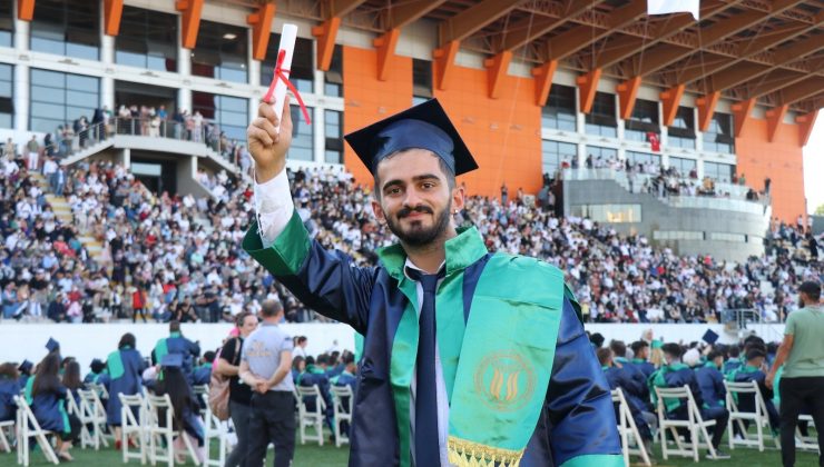 SUBÜ, 3 bin öğrencisini törenle uğurladı