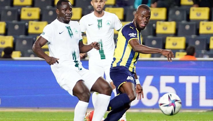 Süper Lig: Fenerbahçe: 1 – GZT Giresunspor: 0 (İlk yarı)