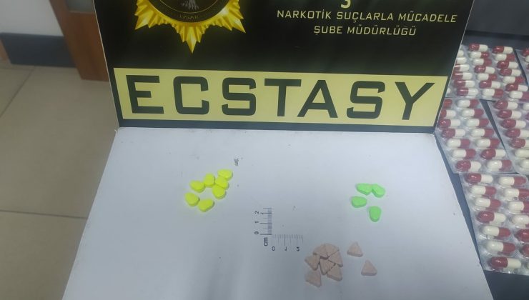 Şüpheli araçtan 1442 adet uyuşturucu hap çıktı