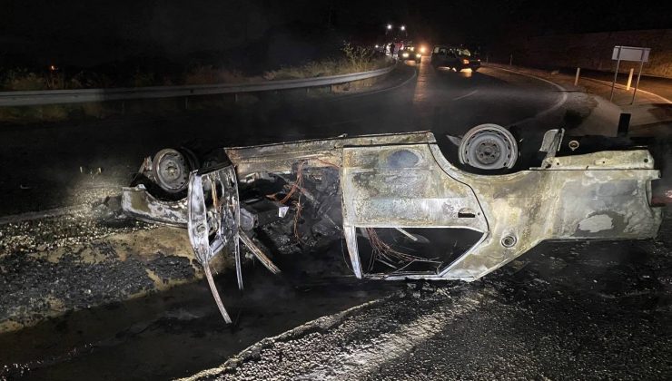 Takla atan otomobil yanarak küle döndü