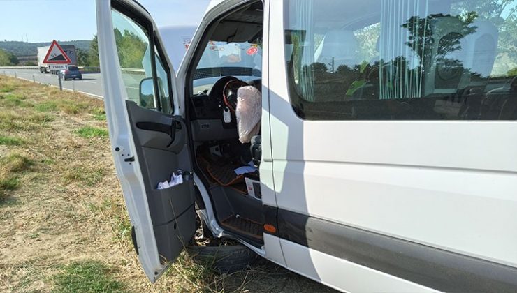 Takviye gönderilen midibüs kaza yaptı, sürücü kurtarılmadı