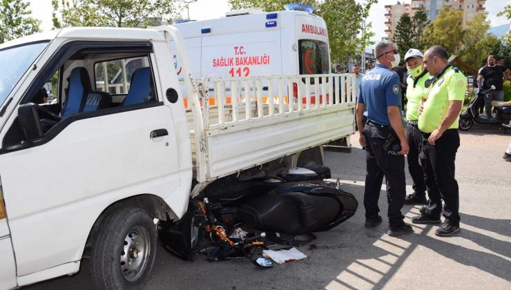 Denemek için aldığı kamyonetle kaza yaptı