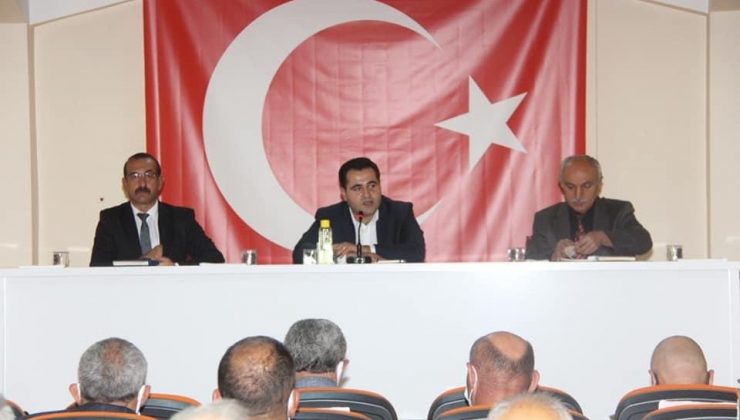 Taşova Kaymakamı Gökcecik, muhtarlarla bir araya geldi