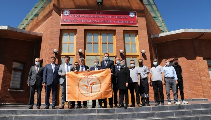 Tavşanlı ve Domaniç Hayme Ana MYO’lar turuncu bayraklarını teslim aldı