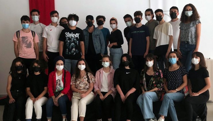 Tiyatro okulu yeni döneme perdelerini açtı