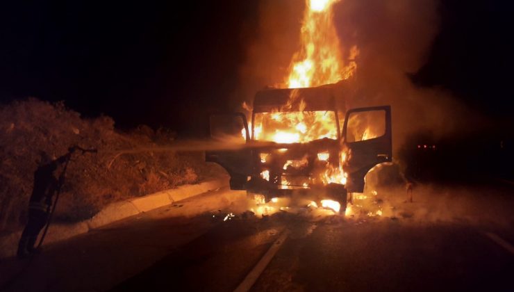 Tokat’ta tır alevlere teslim oldu