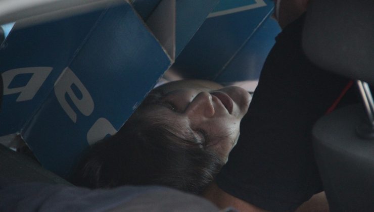 Turizm otobüsü karşı şeride geçip iş yerine girdi: 3 yaralı