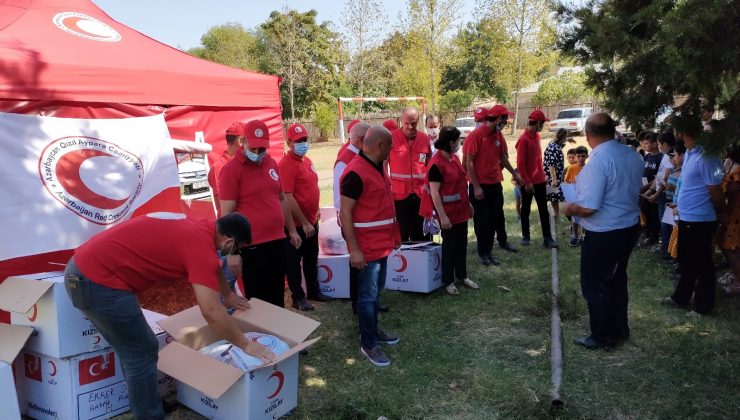 Türk Kızılayından Azerbaycan’da Karabağ savaşından etkilenen bölgelerdeki öğrencilere yardım
