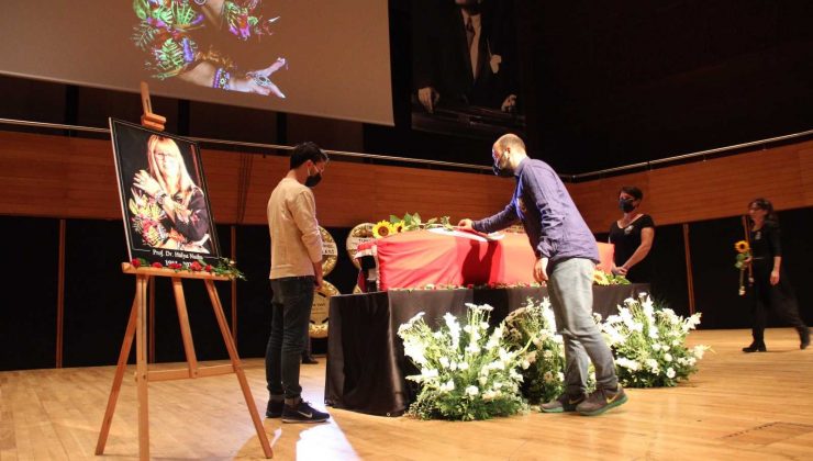 Ünlü oyuncuların hocası Hülya Nutku’ya ’günebakanlı’ veda