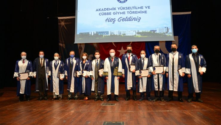 Uşak Üniversitesinde ‘Akademik Yükseltilme ve Cübbe Giyme’ töreni