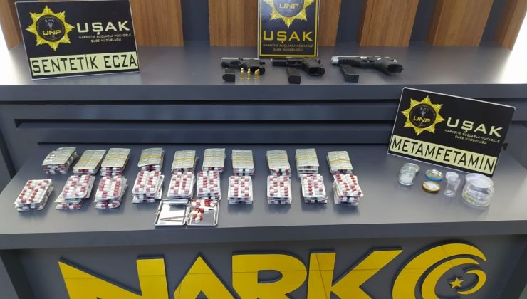 Uşak’ta adliyeye sevk edilen uyuşturucu taciri tutuklandı