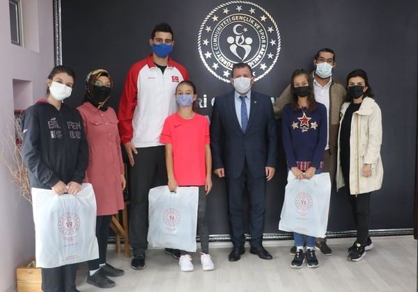 Vakıfbank Voleybol takımı alt yapısına Kayseri’den 3 sporcu