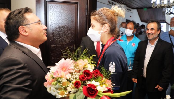 Vali Gökmen Çiçek, olimpiyat ikincisi Meryem Betül’ü ağırladı