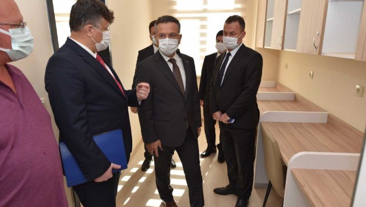 Vali Hüseyin Aksoy, KYK yurdunda incelemelerde bulundu