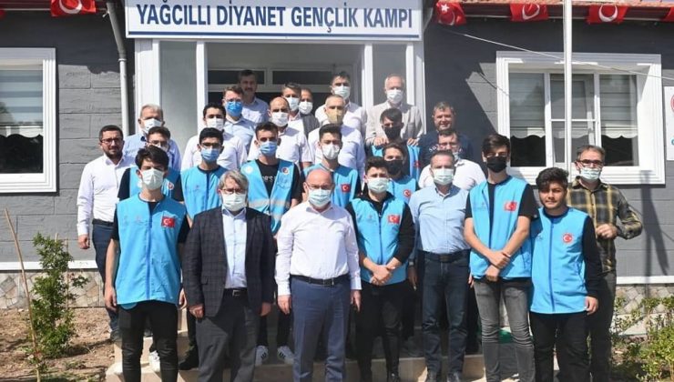 Vali Karadeniz, Diyanet Gençlik Kampında gençlerle buluştu