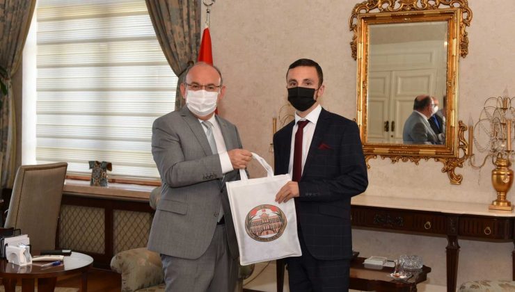 Vali Karadeniz, Hafızlık Yarışması Türkiye 1’incisini ödüllendirdi