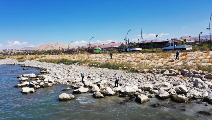 Van Büyükşehir Belediyesi ilaçlama çalışmalarına devam ediyor