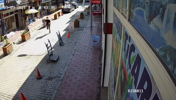 Van’da dükkandan telefon çalan hırsız güvenlik kameralarına yakalandı