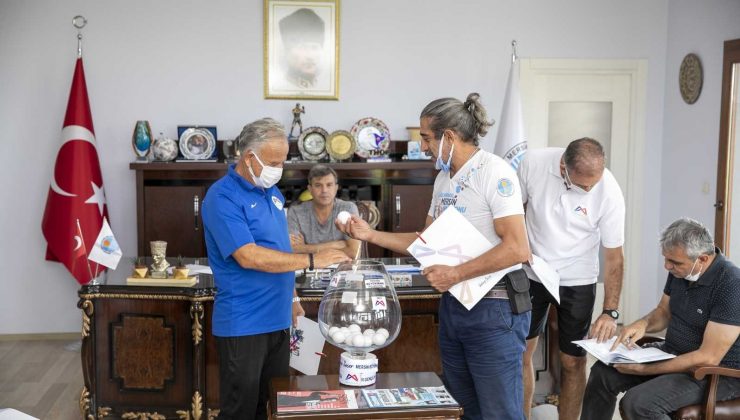 Veteranlar Naftalin Liginde kurular çekildi