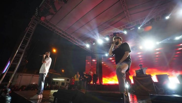 Yağmur altında Canbay ve Wolker coşkusu