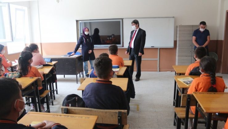 Yalçın öğretmenlerin sorunlarını dinledi