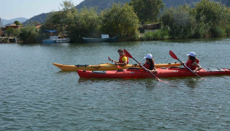 Yangın bölgelerindeki çocuklar su sporları ile tanıştı