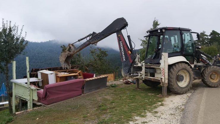 Yedigöller yolu üzerindeki kaçak yapılar yıkıldı