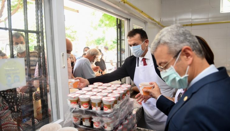 Yenişehir Belediyesi Aşevinde vatandaşlara aşure ikram edildi