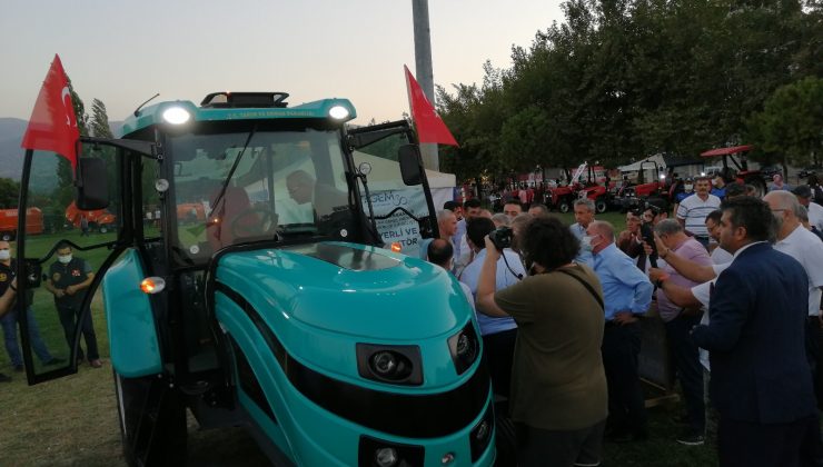 Yerli ve milli elektrikli traktör Manisa’da görücüye çıktı