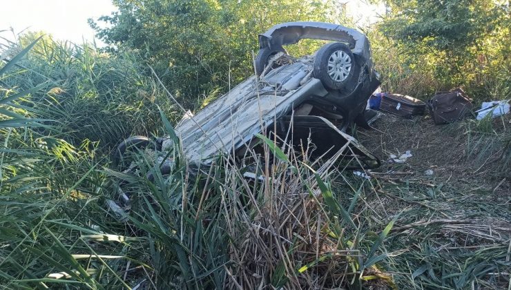 Sivas’ta Yoldan çıkan araç şarampole uçtu