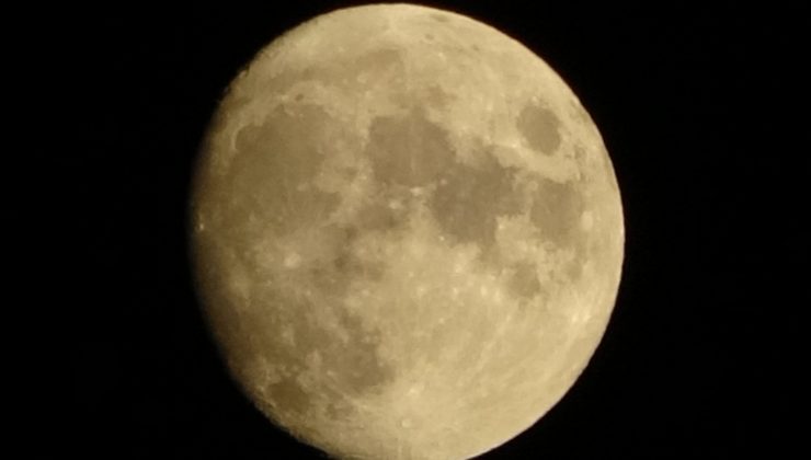 Yüksekova’da dolunay kendine hayran bıraktı