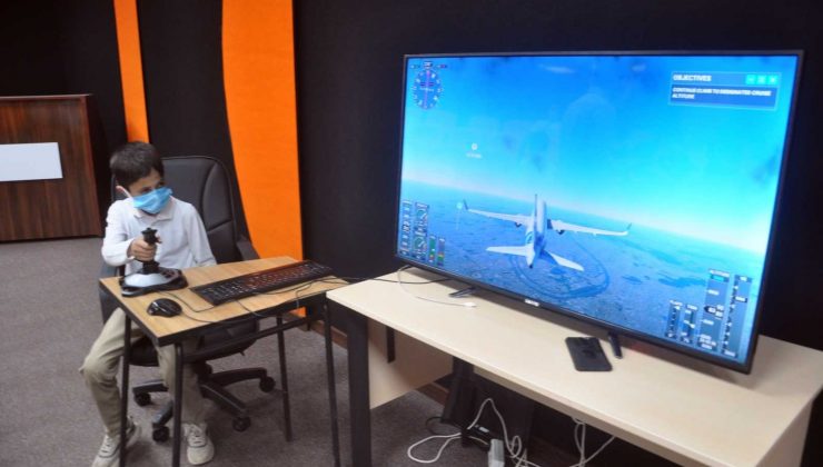 Yüksekovalı öğrencilere ‘pilotluk’ dersi